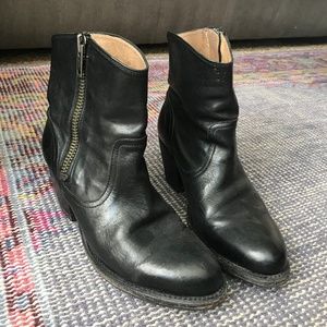 Barely worn Frye "Leslie" Artisan booties in black